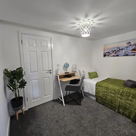 Luxury One Bedroom Maisonette With Extra Connected Bedroom In Stevenage Centre Exterior photo