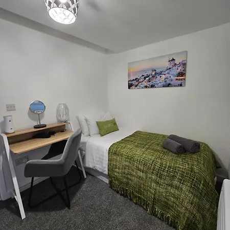 Luxury One Bedroom Maisonette With Extra Connected Bedroom In Stevenage Centre Exterior photo