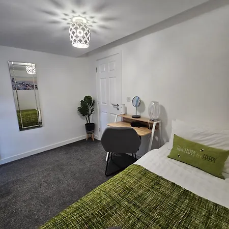 Luxury One Bedroom Maisonette With Extra Connected Bedroom In Stevenage Centre Exterior photo