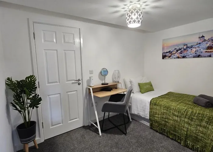 Luxury One Bedroom Maisonette With Extra Connected Bedroom In Stevenage Centre