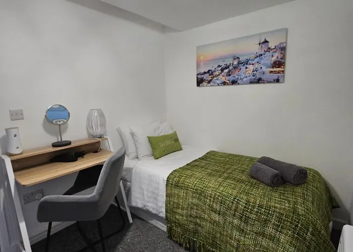 Luxury One Bedroom Maisonette With Extra Connected Bedroom In Stevenage Centre
