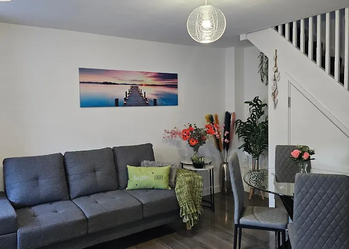 Luxury One Bedroom Maisonette With Extra Connected Bedroom In Stevenage Centre
