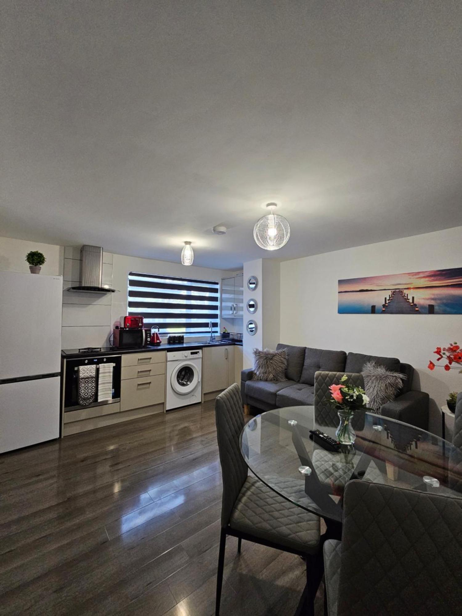 Apartment Luxury One Bedroom Maisonette With Extra Connected Bedroom In Centre