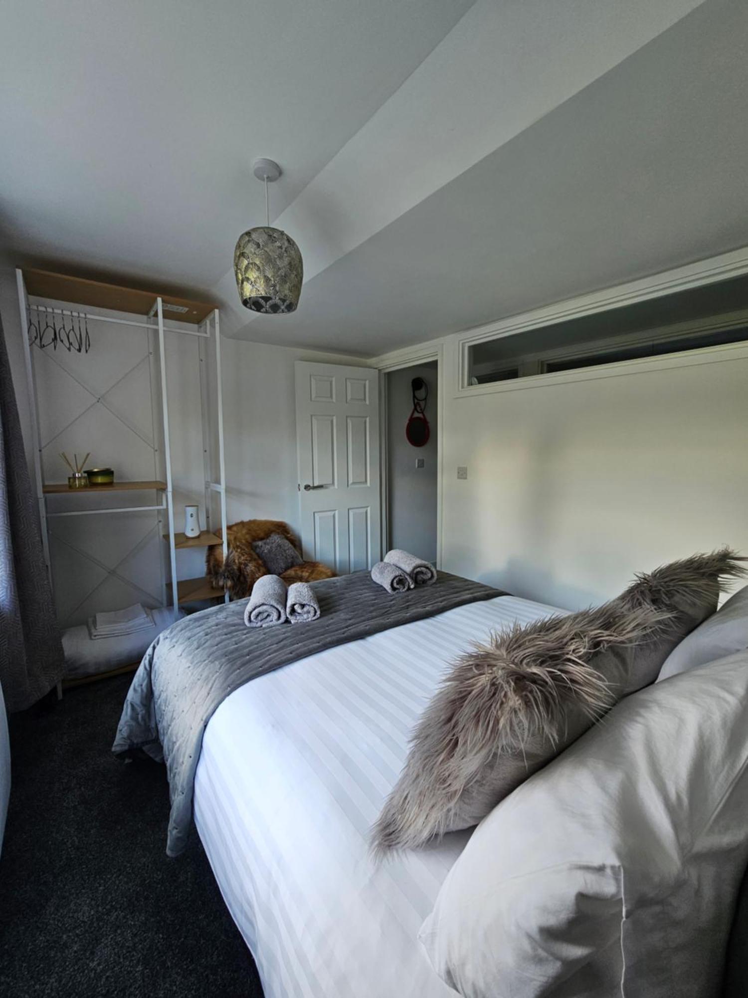 Luxury One Bedroom Maisonette With Extra Connected Bedroom In Centre *