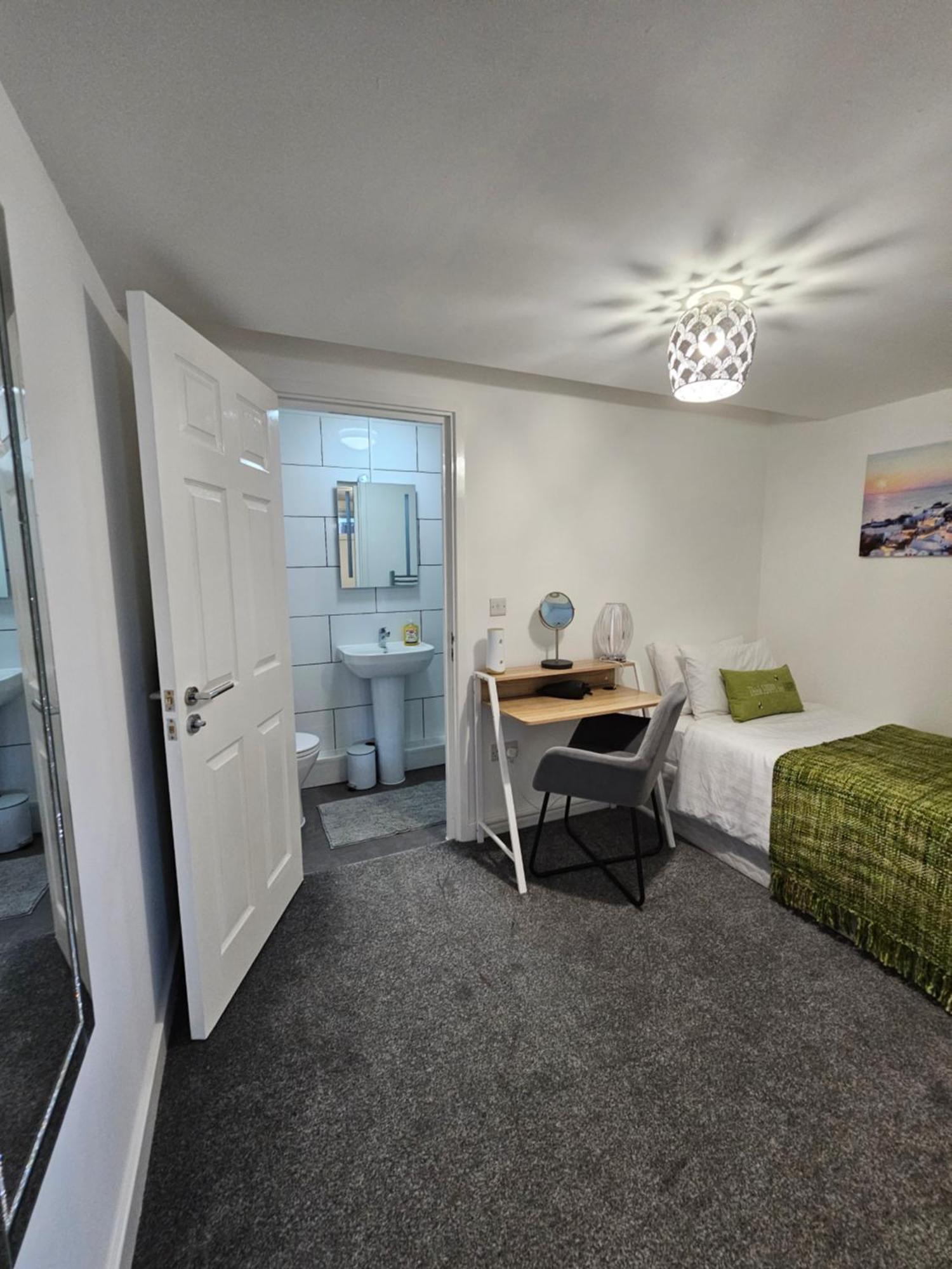 Luxury One Bedroom Maisonette With Extra Connected Bedroom In Centre * Stevenage