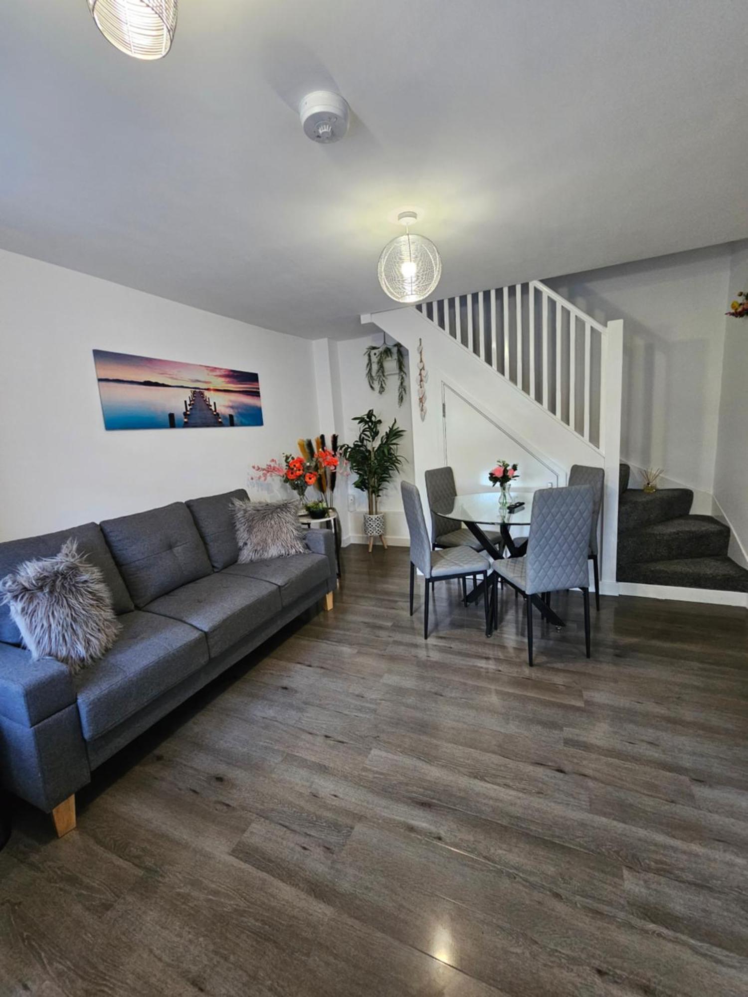 Apartment Luxury One Bedroom Maisonette With Extra Connected Bedroom In Centre Stevenage