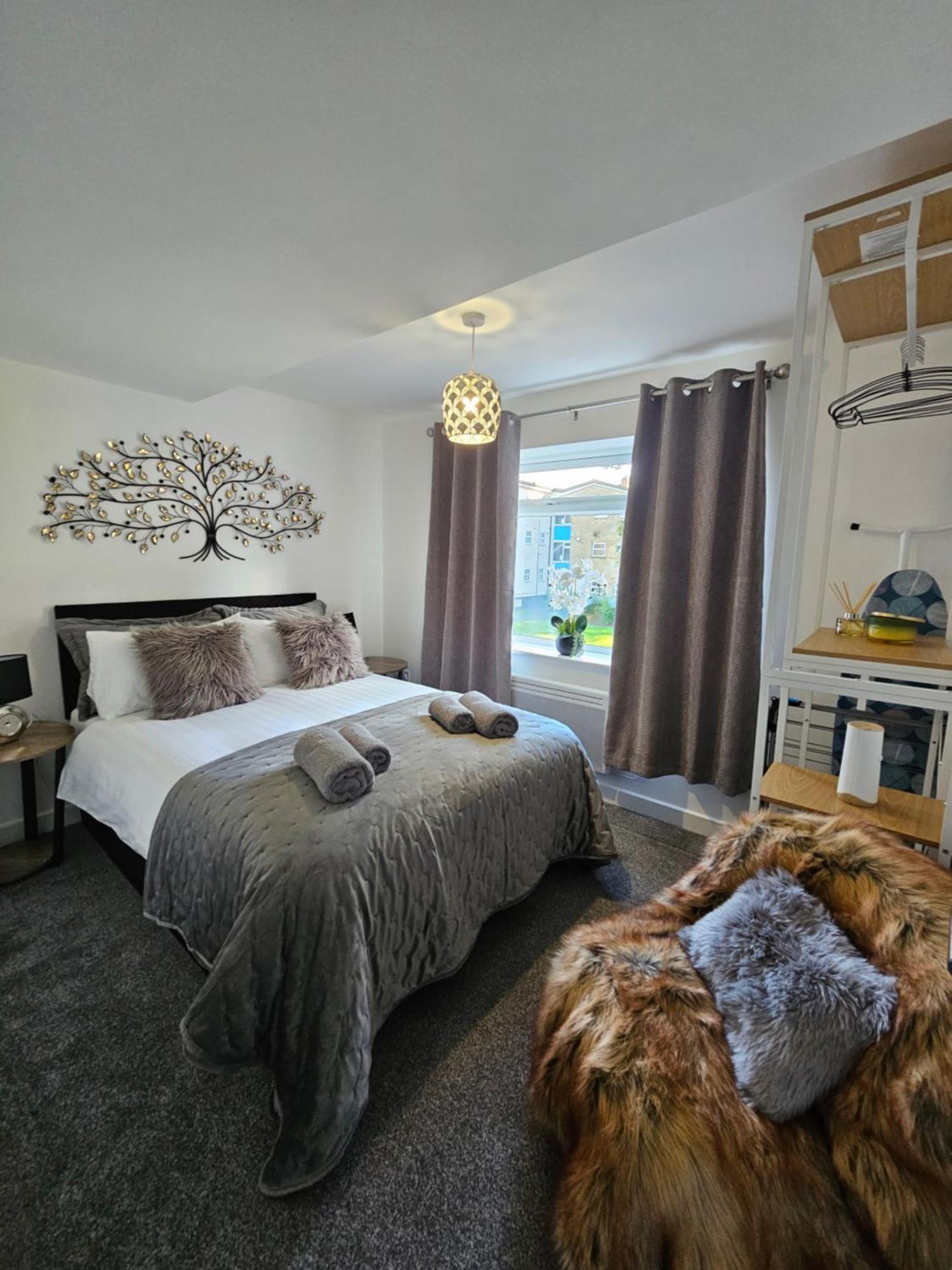 Luxury One Bedroom Maisonette With Extra Connected Bedroom In Centre * Stevenage